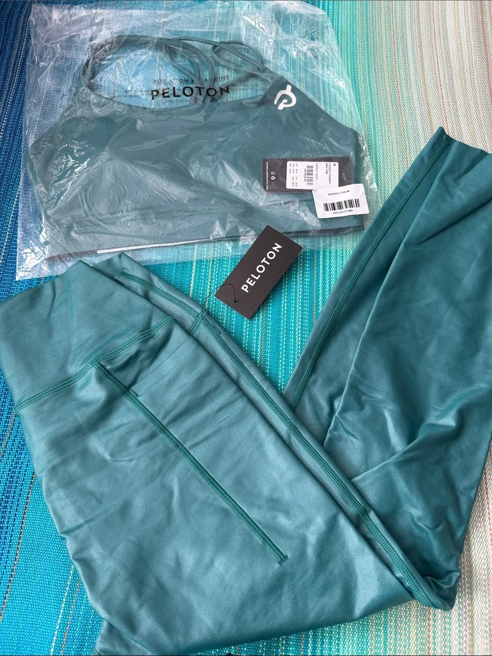 Peloton Green Matching Sports Bra and Leggings Set